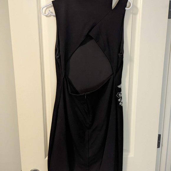 Black dress with embroidery - Picture 9 of 9